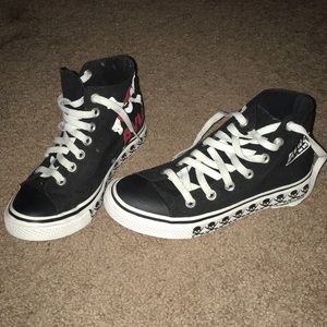 Retro sneakers skull designed